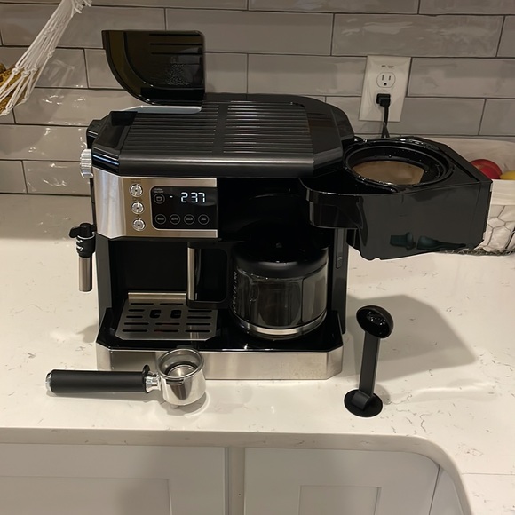 DēLonghi All-in-One Coffee & Espresso Maker with Adjustable Milk Frother - Picture 2 of 3